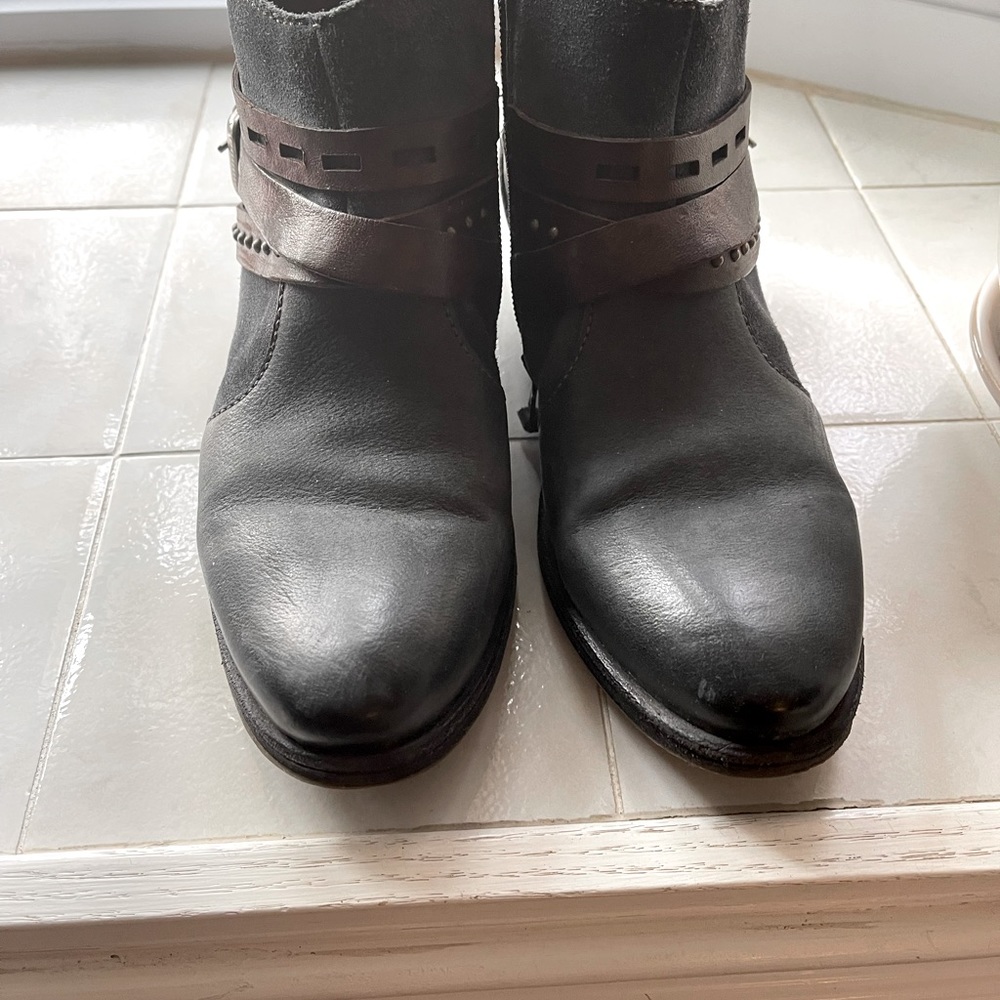 Mz MOOZ NYC boot. Size 7 1/2